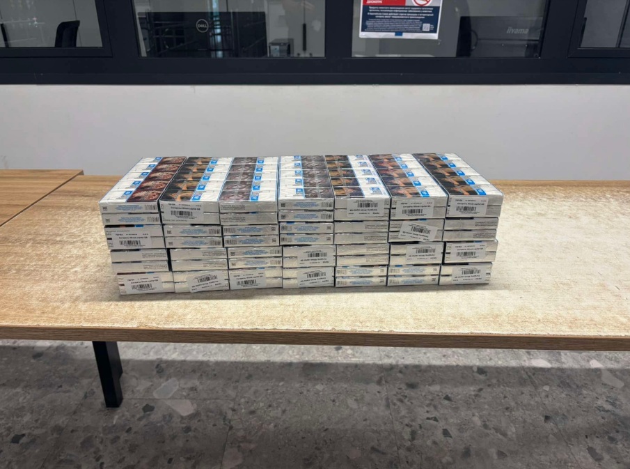 cigaretes WC 4.jpg